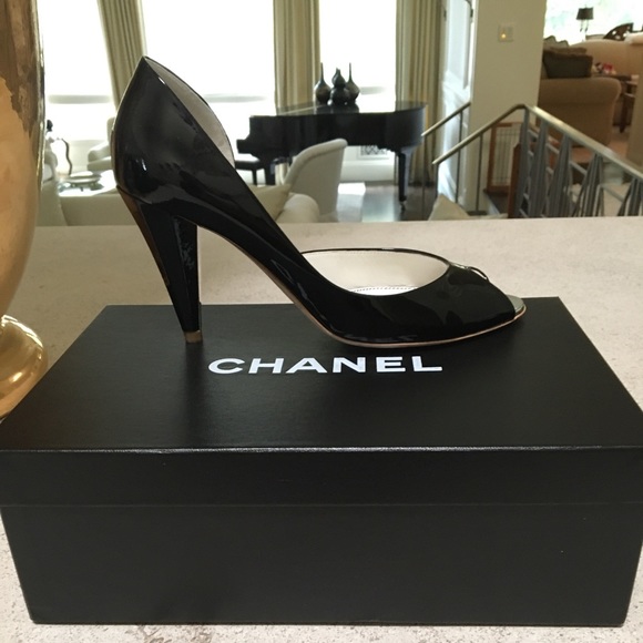 🔥CHANEL 37.5/7.5 Chanel showing this heel style now. Great condition! - Picture 2 of 11